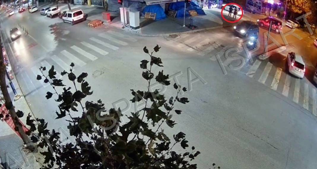 Görevli gibi giyinip sokağı kazdılar: Çıkanlar hayrete düşürdü! Borulara zarar verince gerçek ortaya çıktı 15